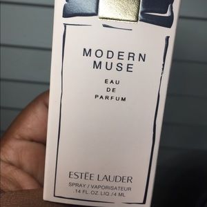 Estée Lauder Modern Muse perfume #smellgood